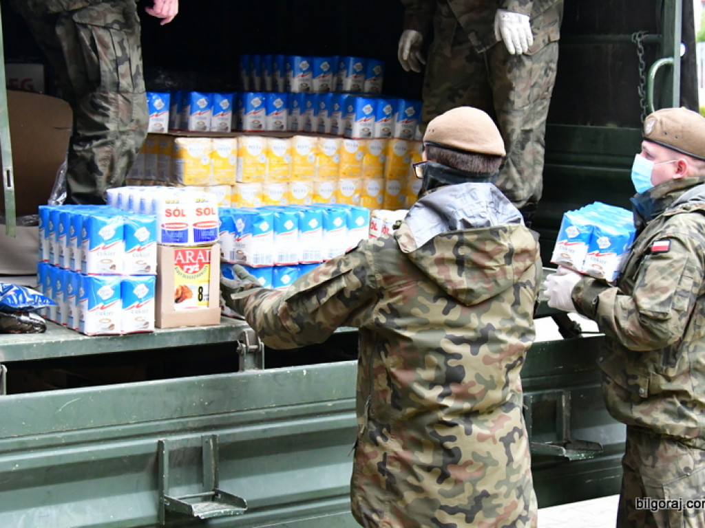 Pomoc od Caritas. Kilkaset kilogramów darów trafi do potrzebujących (FOTO)