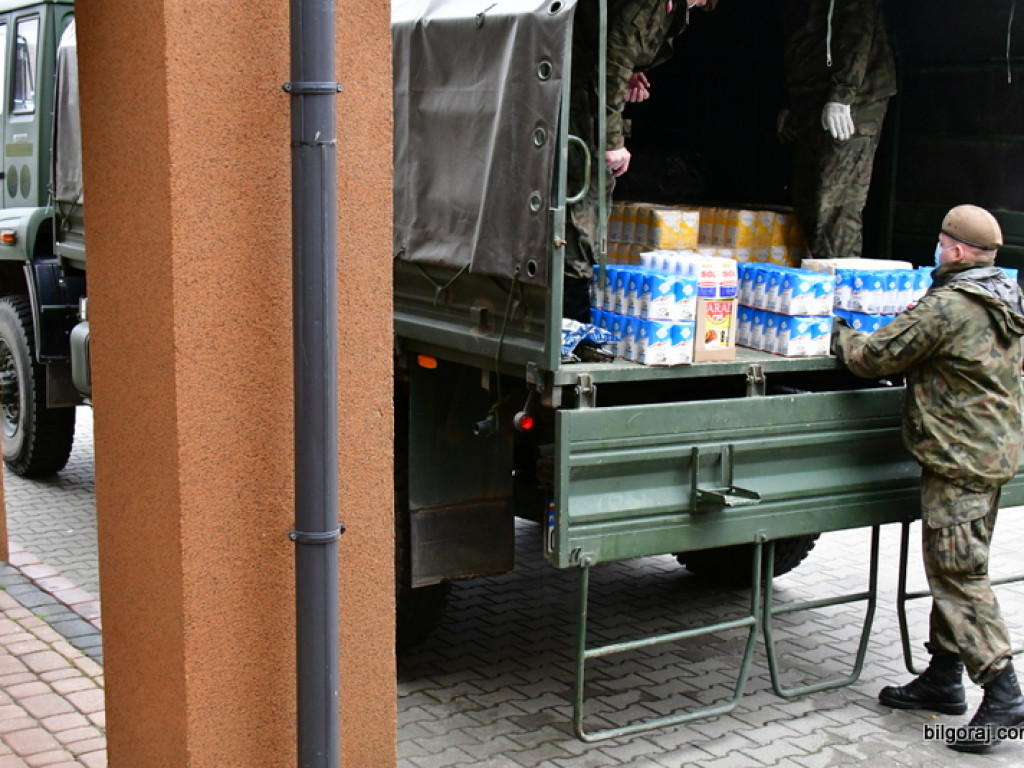 Pomoc od Caritas. Kilkaset kilogramów darów trafi do potrzebujących (FOTO)