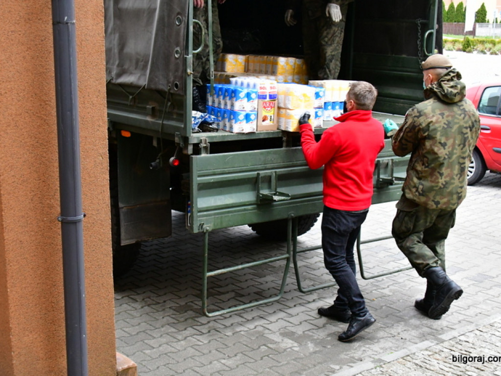 Pomoc od Caritas. Kilkaset kilogramów darów trafi do potrzebujących (FOTO)