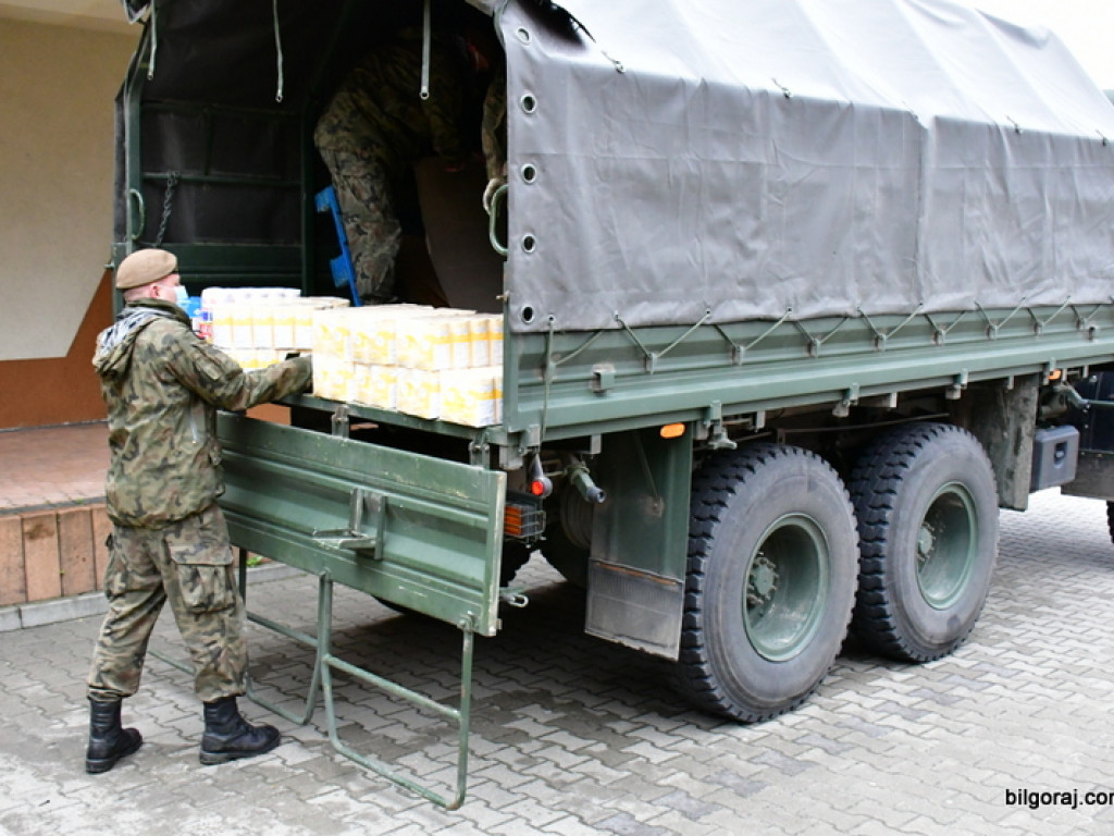 Pomoc od Caritas. Kilkaset kilogramów darów trafi do potrzebujących (FOTO)