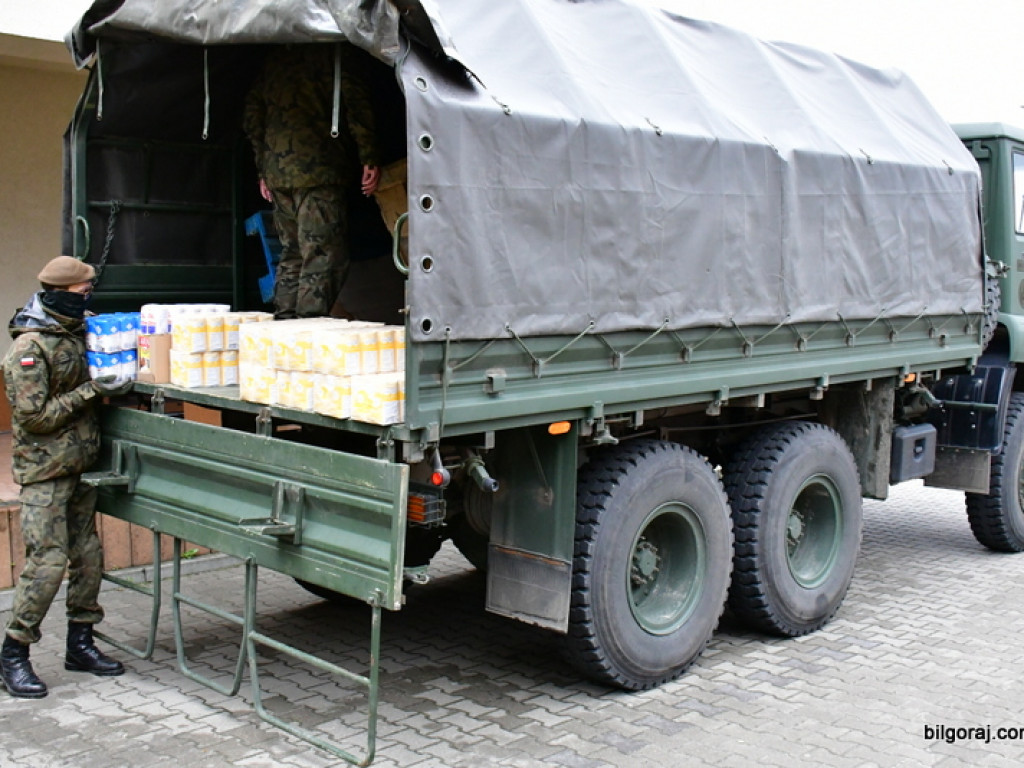 Pomoc od Caritas. Kilkaset kilogramów darów trafi do potrzebujących (FOTO)