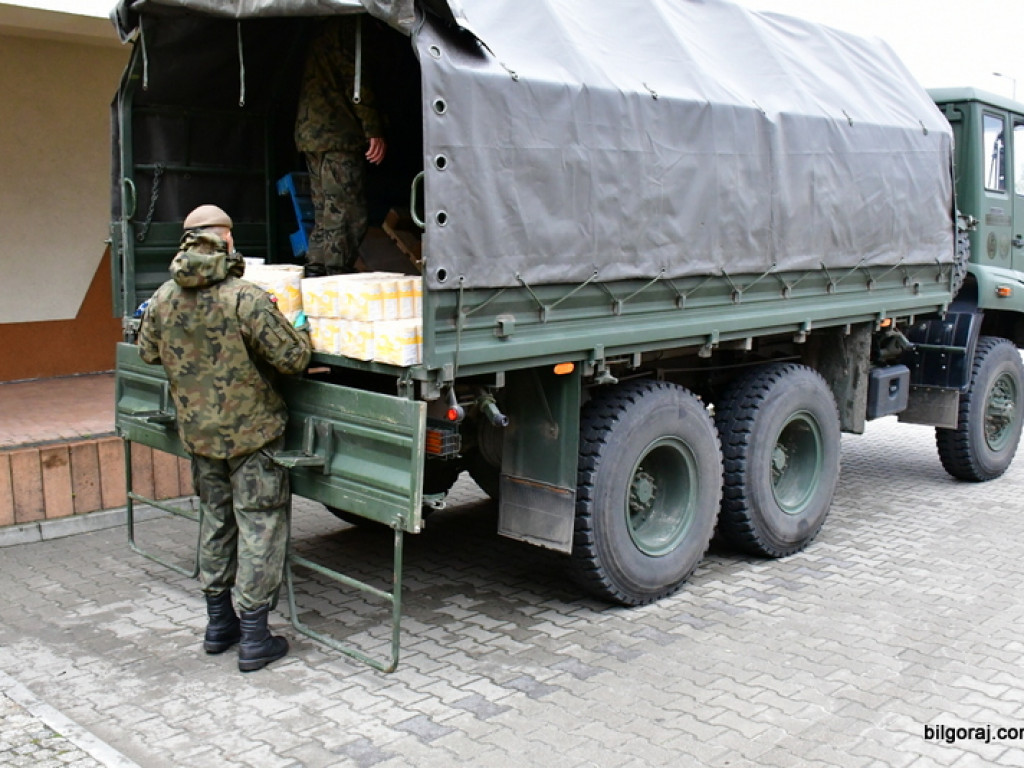 Pomoc od Caritas. Kilkaset kilogramów darów trafi do potrzebujących (FOTO)