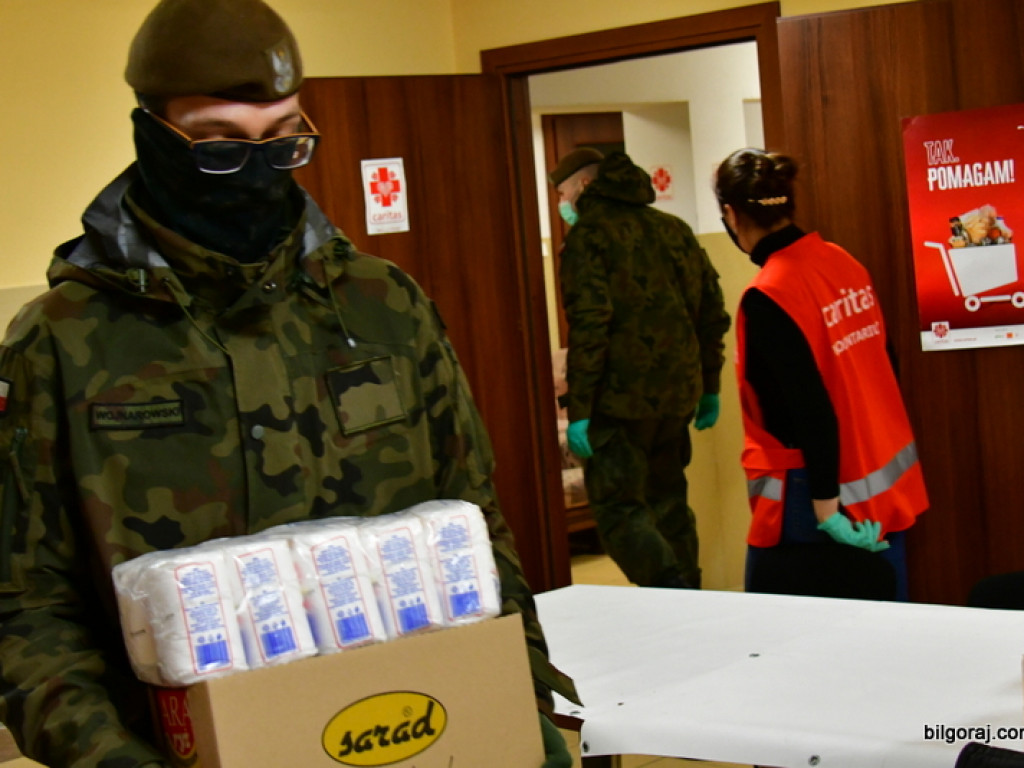 Pomoc od Caritas. Kilkaset kilogramów darów trafi do potrzebujących (FOTO)