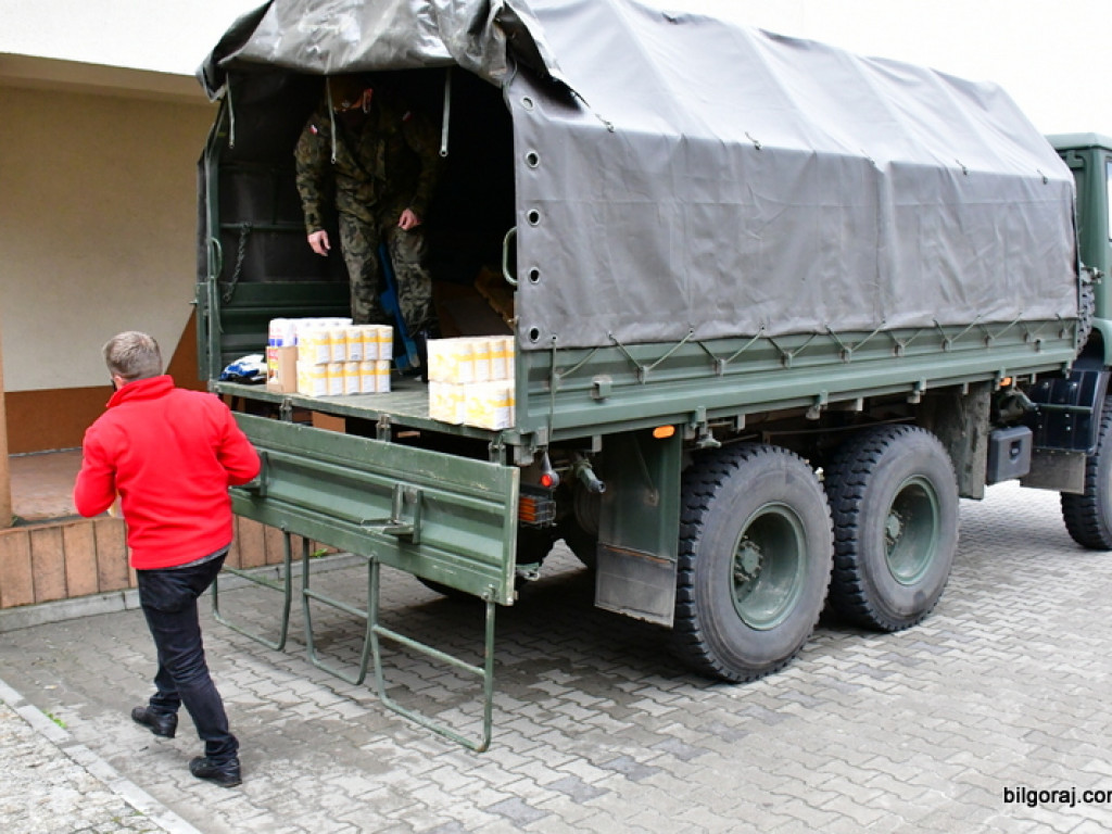 Pomoc od Caritas. Kilkaset kilogramów darów trafi do potrzebujących (FOTO)