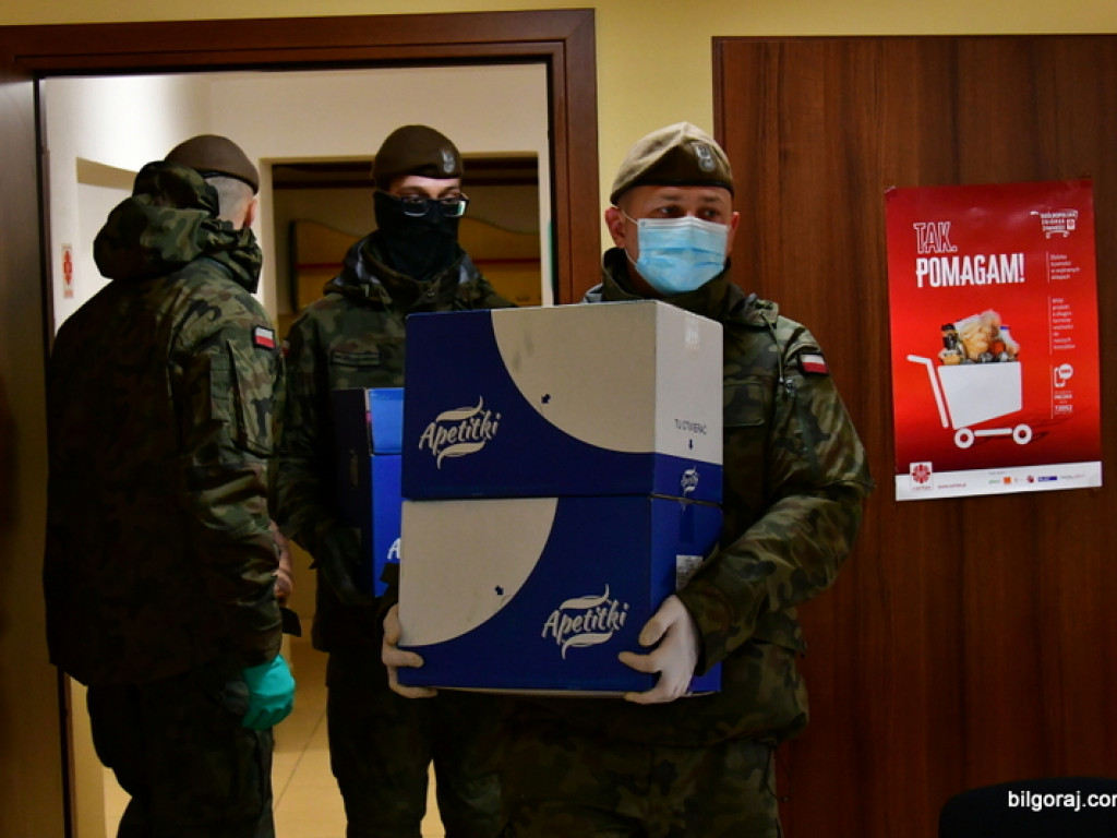 Pomoc od Caritas. Kilkaset kilogramów darów trafi do potrzebujących (FOTO)