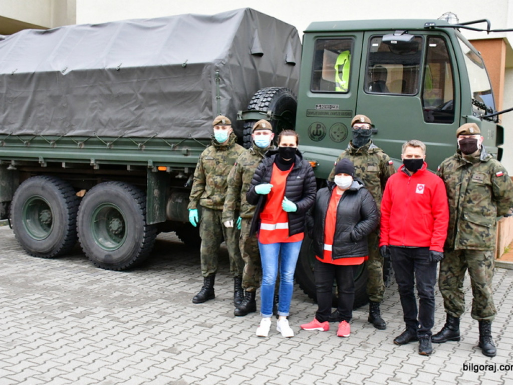 Pomoc od Caritas. Kilkaset kilogramów darów trafi do potrzebujących (FOTO)