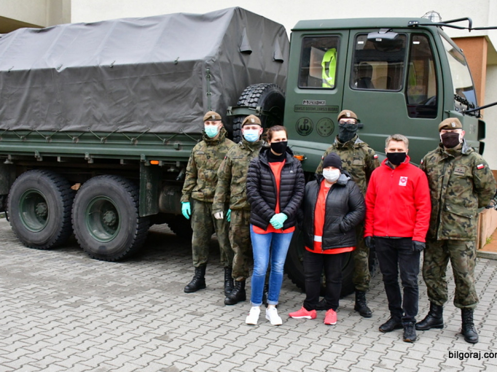 Pomoc od Caritas. Kilkaset kilogramów darów trafi do potrzebujących (FOTO)
