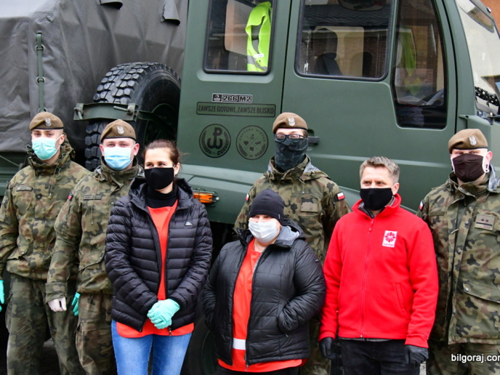 Pomoc od Caritas. Kilkaset kilogramów darów trafi do potrzebujących (FOTO)