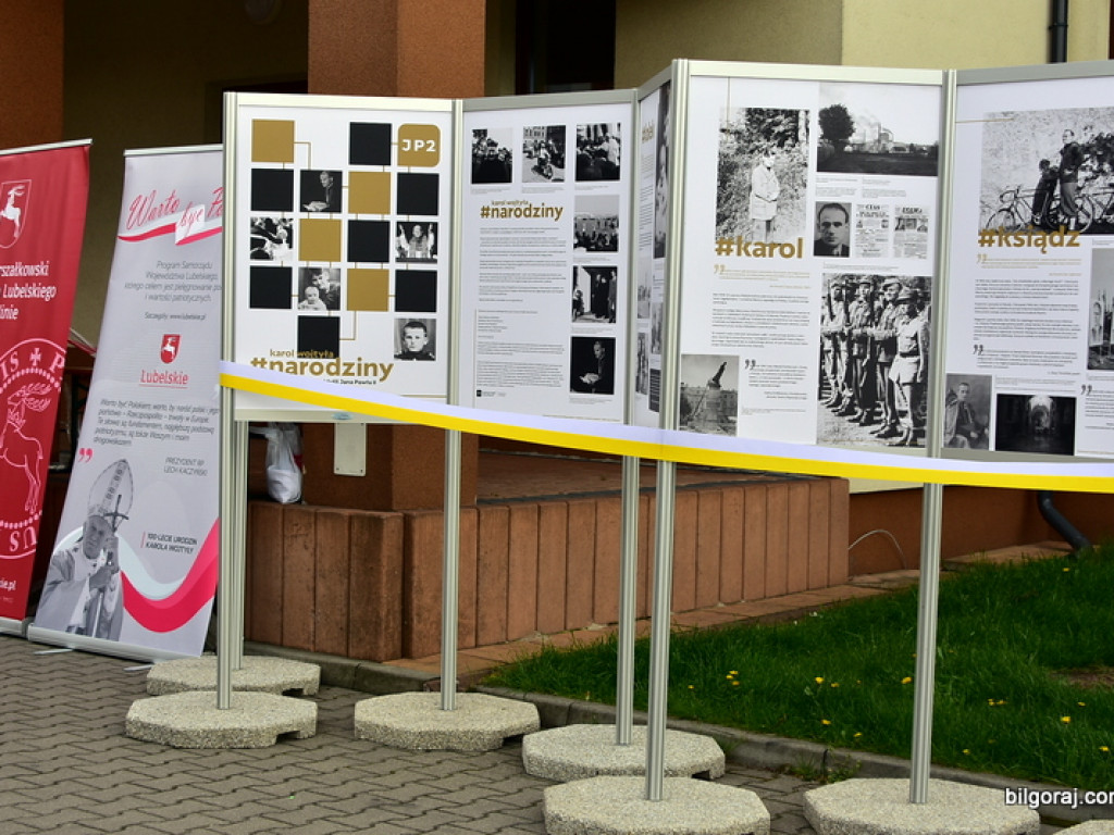 Wystawa na setną rocznicę urodzin Papieża Polaka (FOTO)