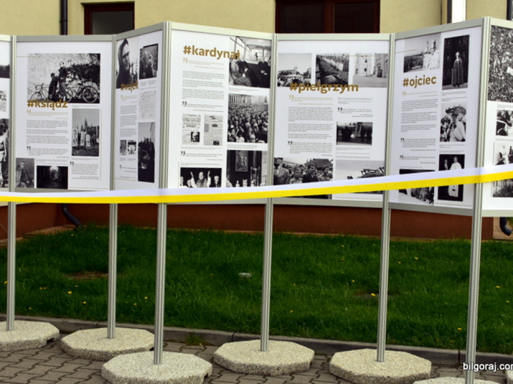 Wystawa na setną rocznicę urodzin Papieża Polaka (FOTO)