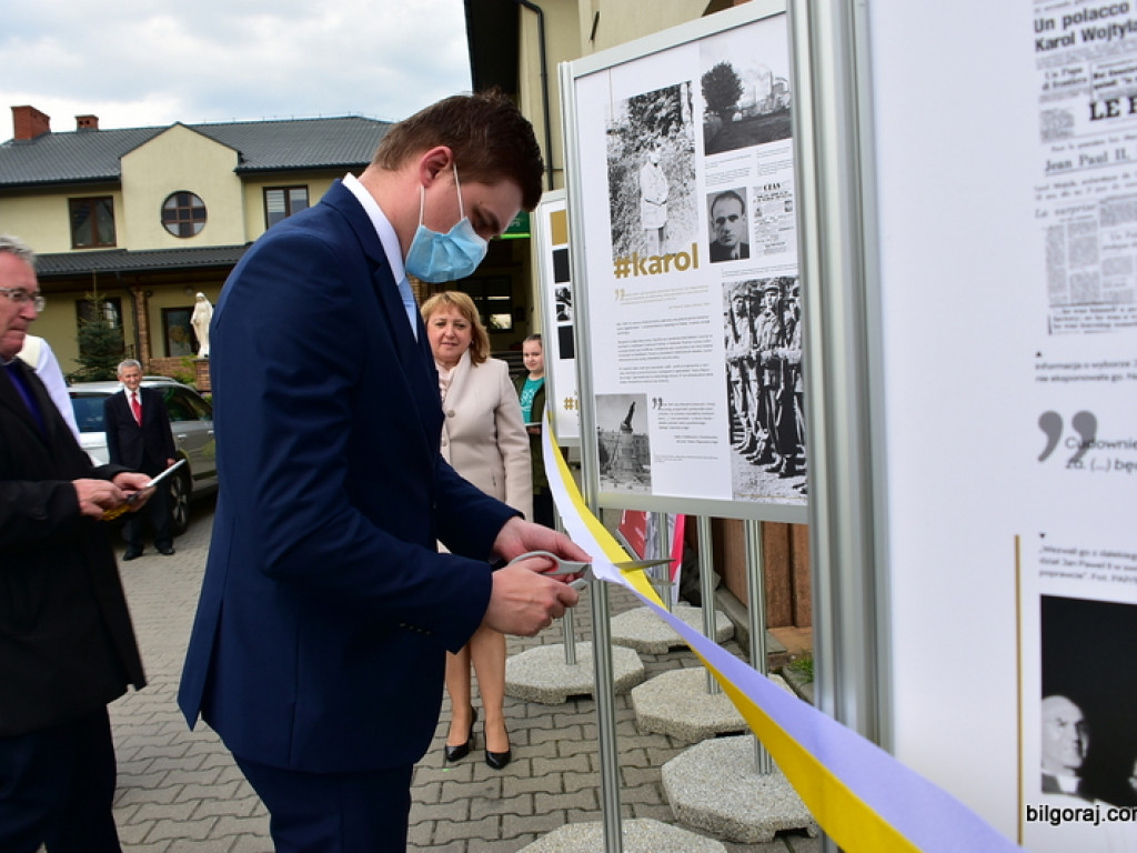 Wystawa na setną rocznicę urodzin Papieża Polaka (FOTO)