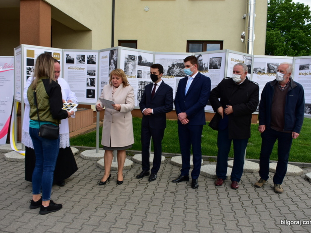 Wystawa na setną rocznicę urodzin Papieża Polaka (FOTO)