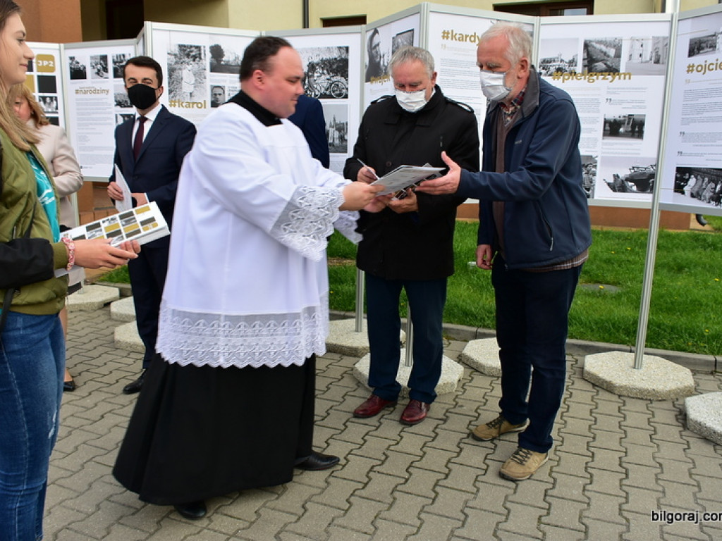 Wystawa na setną rocznicę urodzin Papieża Polaka (FOTO)