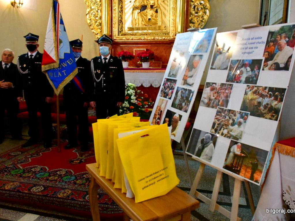 W Łukowej odsłonięto pomnik świętego Jana Pawła II (FOTO)