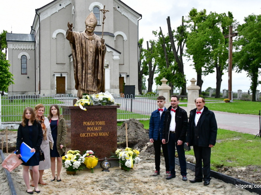 W Łukowej odsłonięto pomnik świętego Jana Pawła II (FOTO)