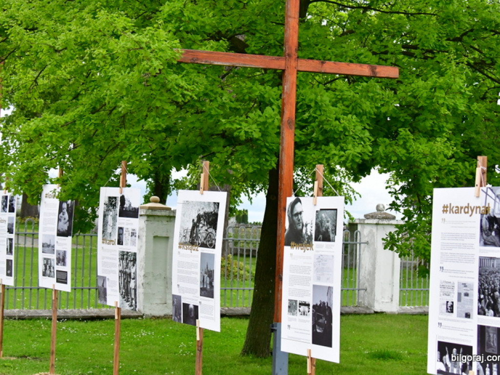 W Łukowej odsłonięto pomnik świętego Jana Pawła II (FOTO)