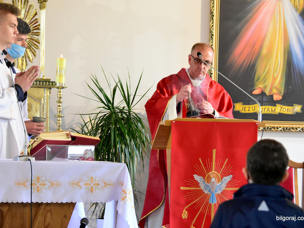Zniesiono limity wiernych. Kościoły wypełniły się modlącymi (FOTO)