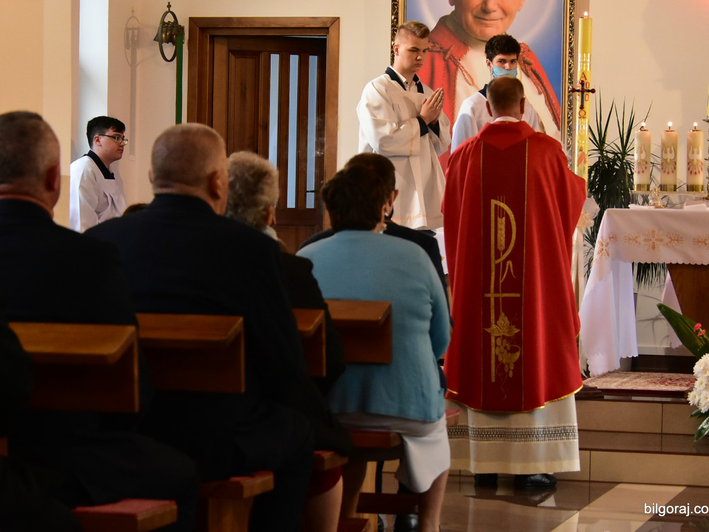 Zniesiono limity wiernych. Kościoły wypełniły się modlącymi (FOTO)