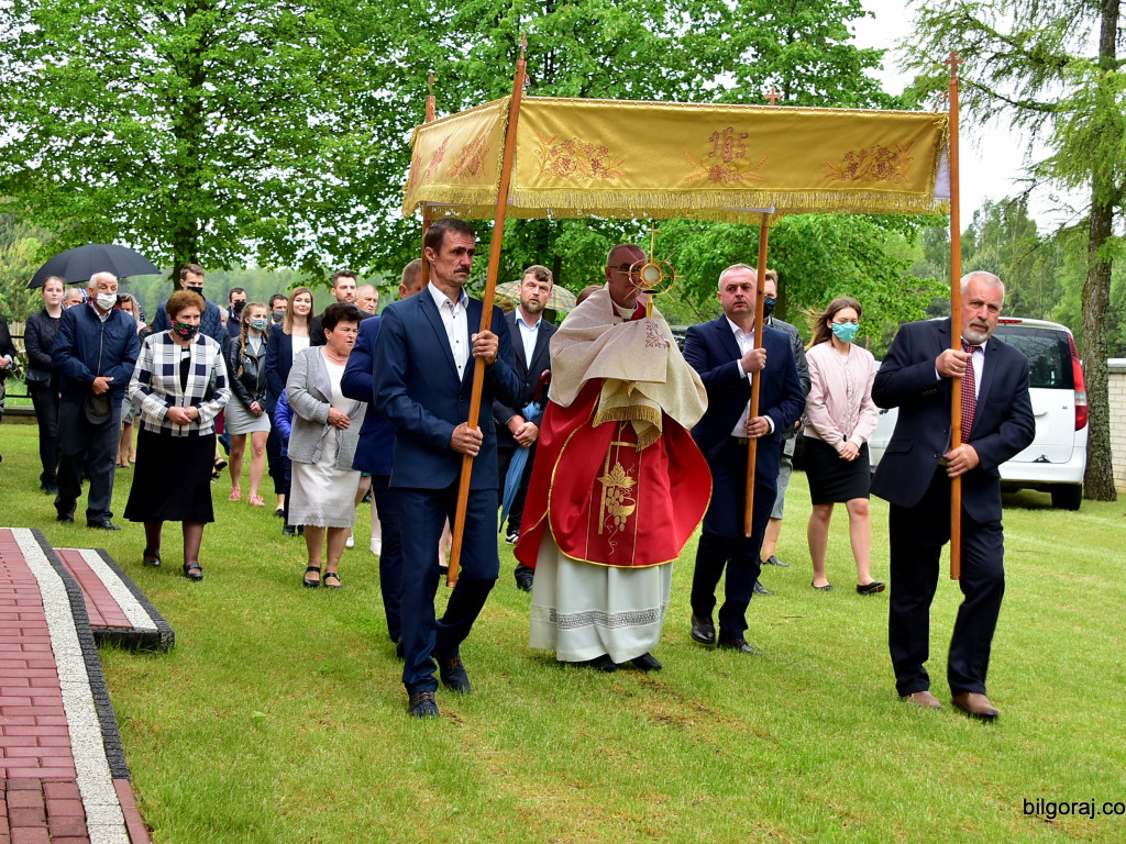 Zniesiono limity wiernych. Kościoły wypełniły się modlącymi (FOTO)
