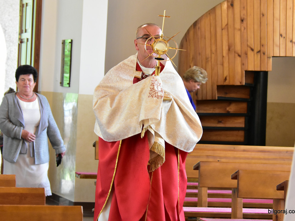 Zniesiono limity wiernych. Kościoły wypełniły się modlącymi (FOTO)
