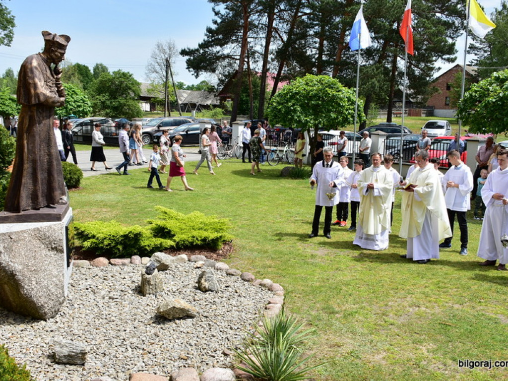 W Starym Bidaczowie odsłonięto pomnik Stefana Kardynała Wyszyńskiego (FOTO)