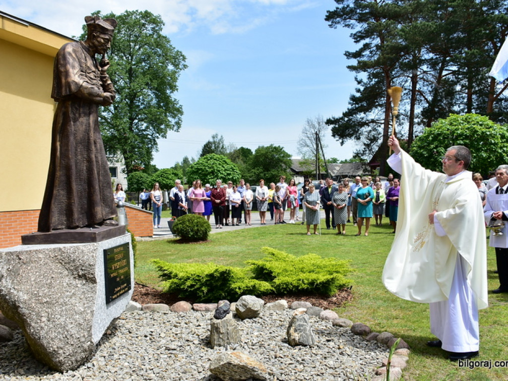 W Starym Bidaczowie odsłonięto pomnik Stefana Kardynała Wyszyńskiego (FOTO)