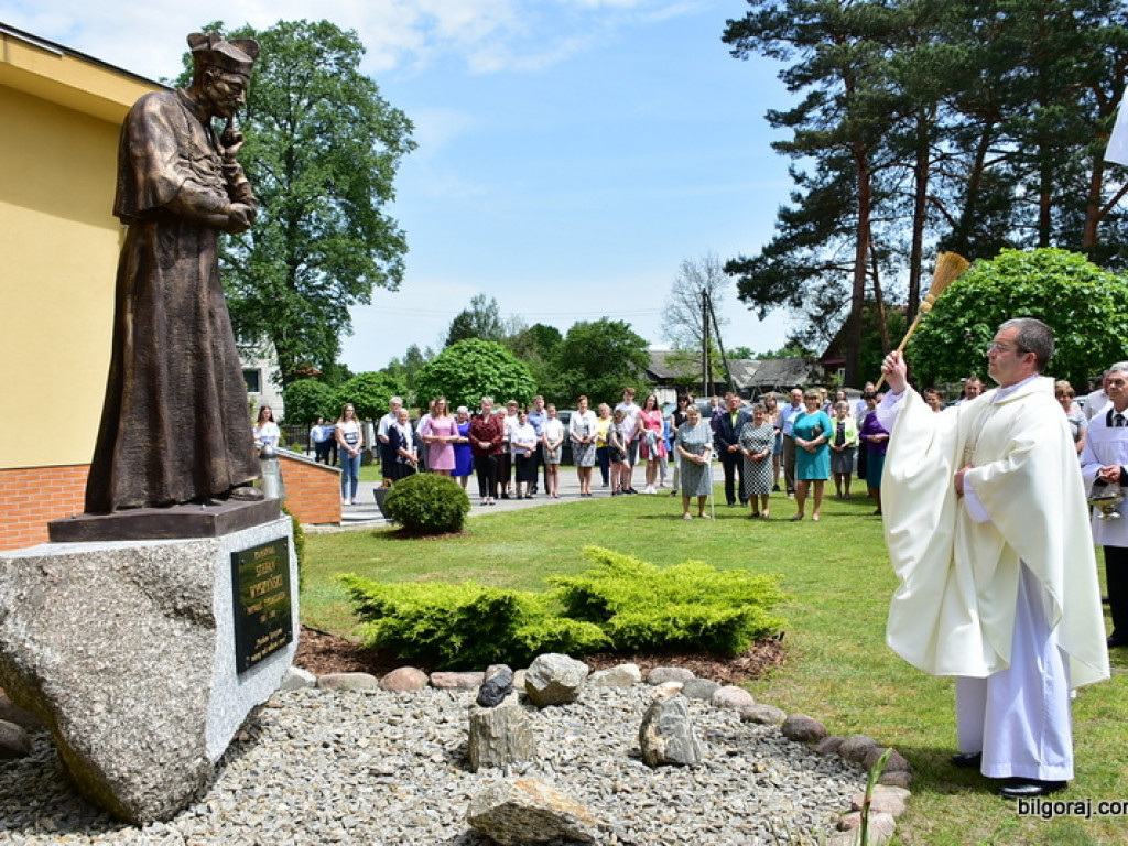 W Starym Bidaczowie odsłonięto pomnik Stefana Kardynała Wyszyńskiego (FOTO)