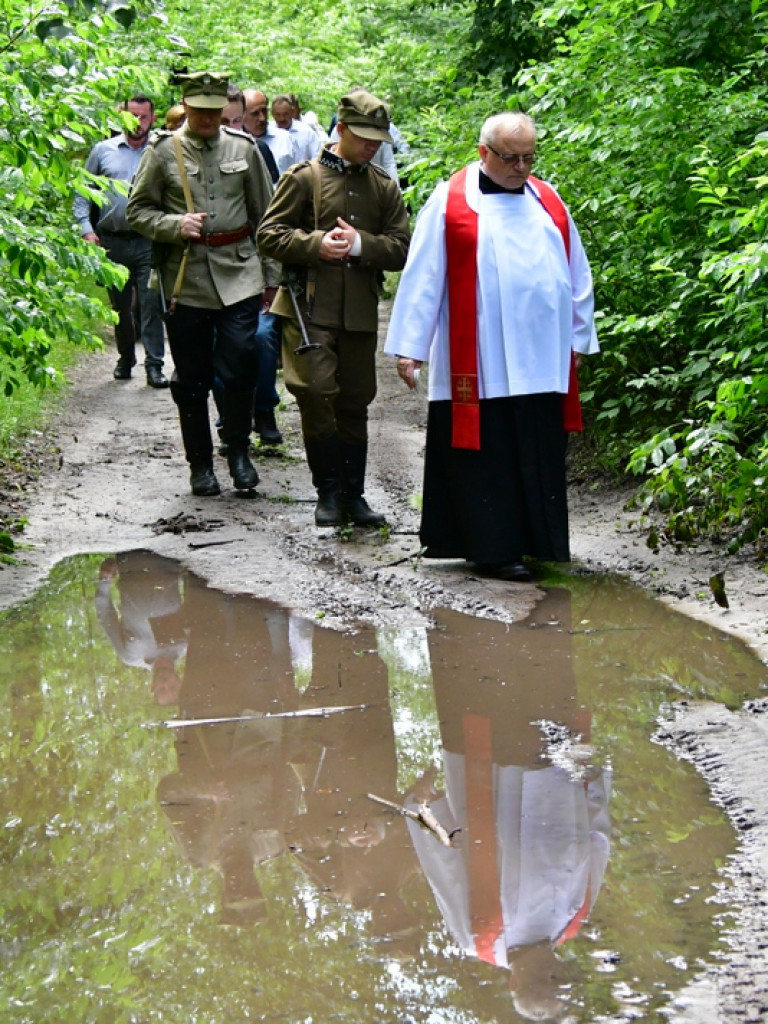 Przeszli śladami partyzantów w drodze krzyżowej (FOTO)