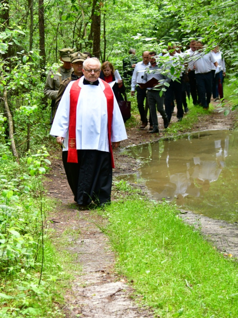 Przeszli śladami partyzantów w drodze krzyżowej (FOTO)