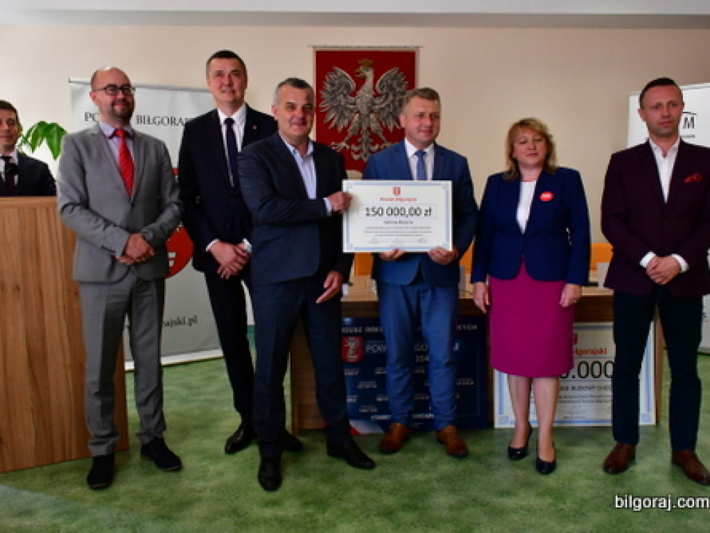 Program chodnikowy, czyli powiatowo - samorządowe inwestycje w bezpieczeństwo pieszych i rowerzystów (FOTO, VIDEO)
