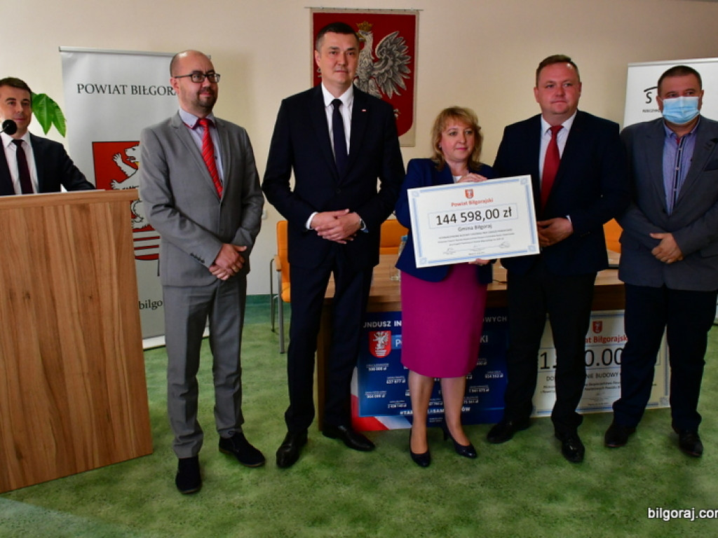 Program chodnikowy, czyli powiatowo - samorządowe inwestycje w bezpieczeństwo pieszych i rowerzystów (FOTO, VIDEO)