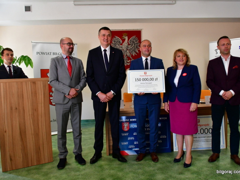 Program chodnikowy, czyli powiatowo - samorządowe inwestycje w bezpieczeństwo pieszych i rowerzystów (FOTO, VIDEO)