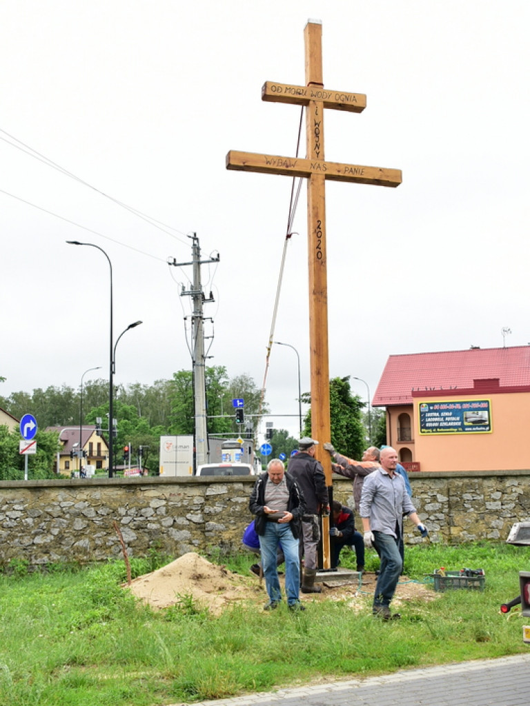 Biłgoraj. Karawaka stanęła na cmentarzu w Puszczy Solskiej (FOTO)