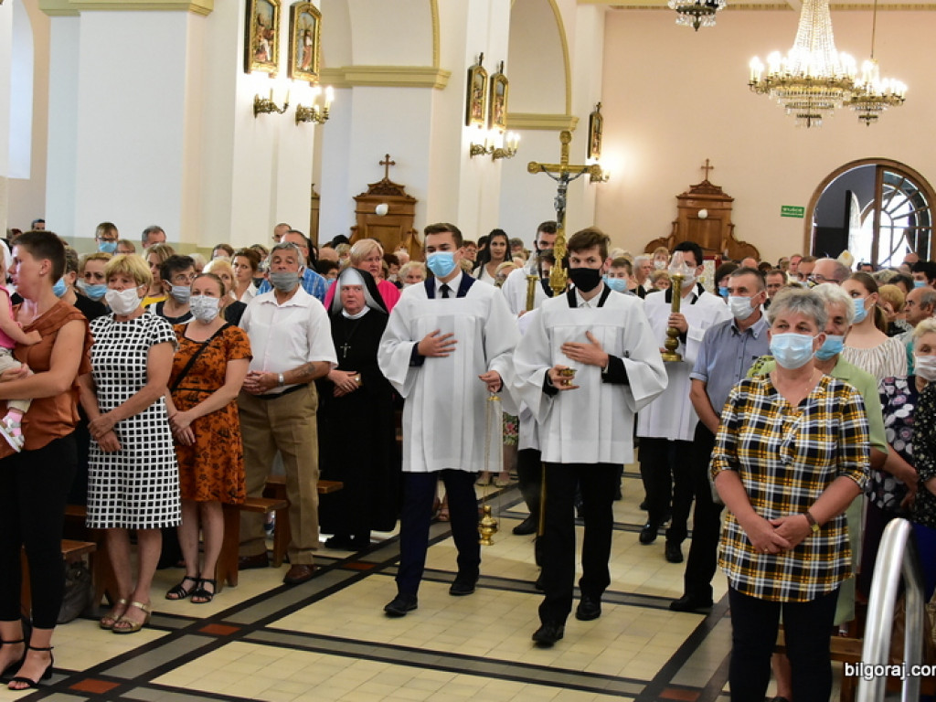 Krzyż epidemiczny w Puszczy Solskiej poświęcony. To już druga karawaka postawiona w związku z epidemią koronawirusa (FOTO)