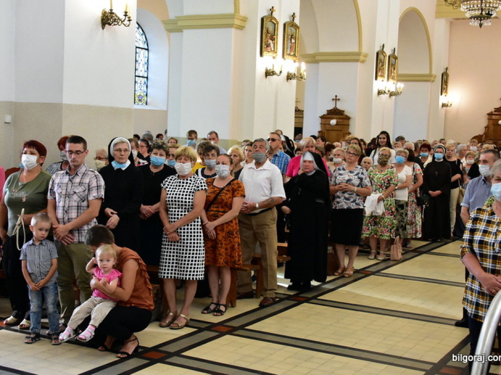 Krzyż epidemiczny w Puszczy Solskiej poświęcony. To już druga karawaka postawiona w związku z epidemią koronawirusa (FOTO)