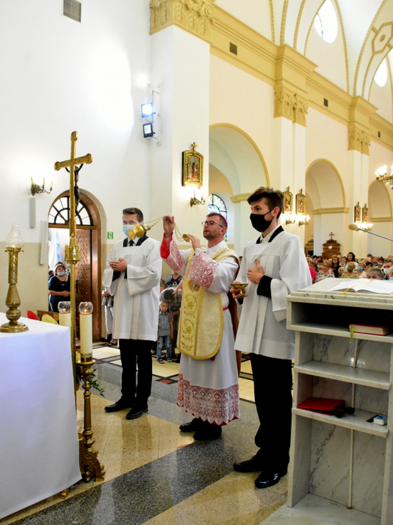 Krzyż epidemiczny w Puszczy Solskiej poświęcony. To już druga karawaka postawiona w związku z epidemią koronawirusa (FOTO)