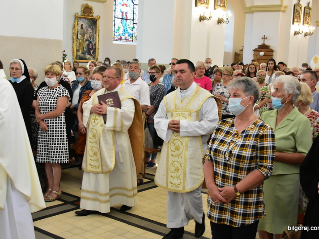 Krzyż epidemiczny w Puszczy Solskiej poświęcony. To już druga karawaka postawiona w związku z epidemią koronawirusa (FOTO)