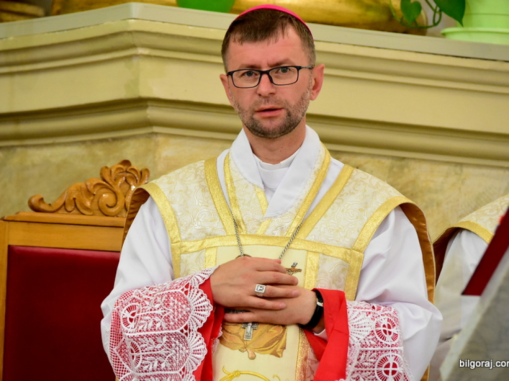 Krzyż epidemiczny w Puszczy Solskiej poświęcony. To już druga karawaka postawiona w związku z epidemią koronawirusa (FOTO)