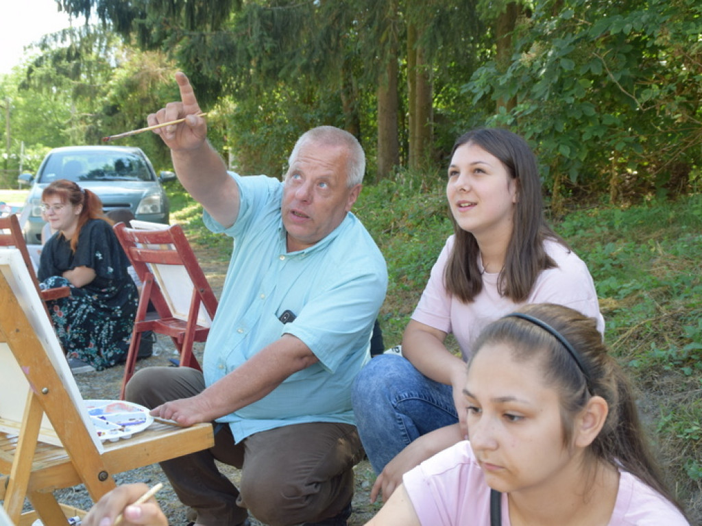 Letnia Szkoła Malarstwa z profesorem Edwardem Sytym przy wsparciu finansowy Powiatu Biłgorajskiego (FOTO)