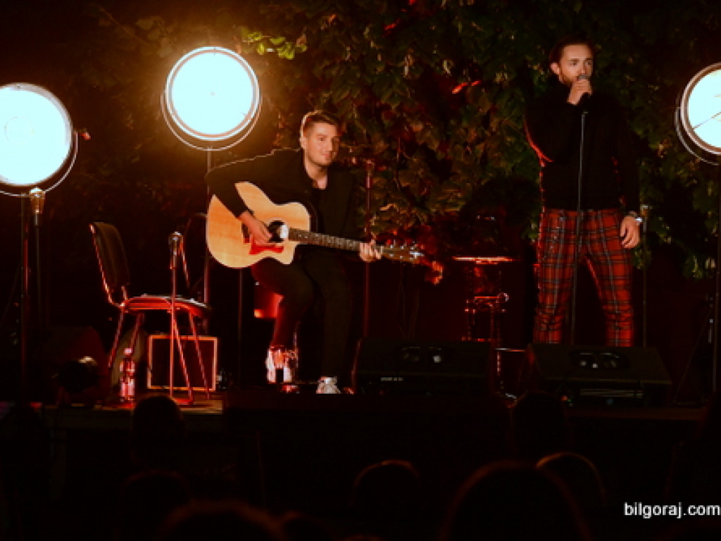 Koncert w cieniu drzewa. Wystąpili Michalina Lipińska i Paweł Skiba (FOTO)