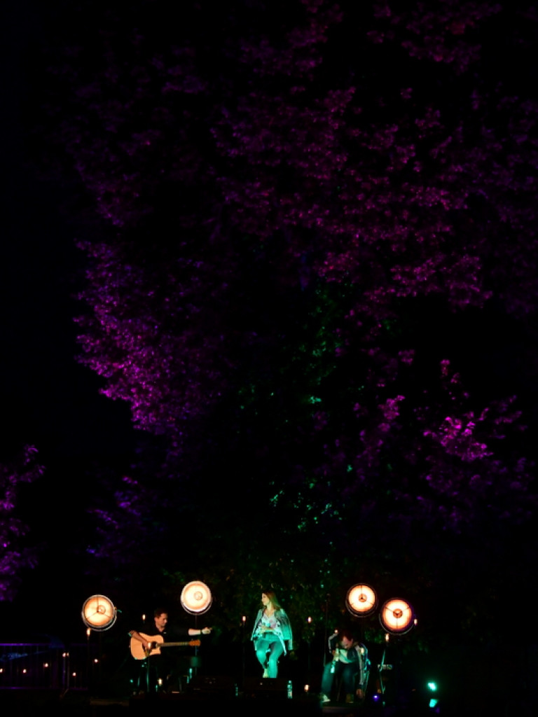 Koncert w cieniu drzewa. Wystąpili Michalina Lipińska i Paweł Skiba (FOTO)