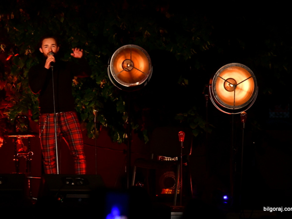 Koncert w cieniu drzewa. Wystąpili Michalina Lipińska i Paweł Skiba (FOTO)