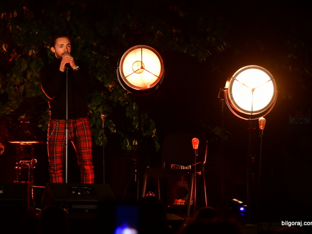 Koncert w cieniu drzewa. Wystąpili Michalina Lipińska i Paweł Skiba (FOTO)
