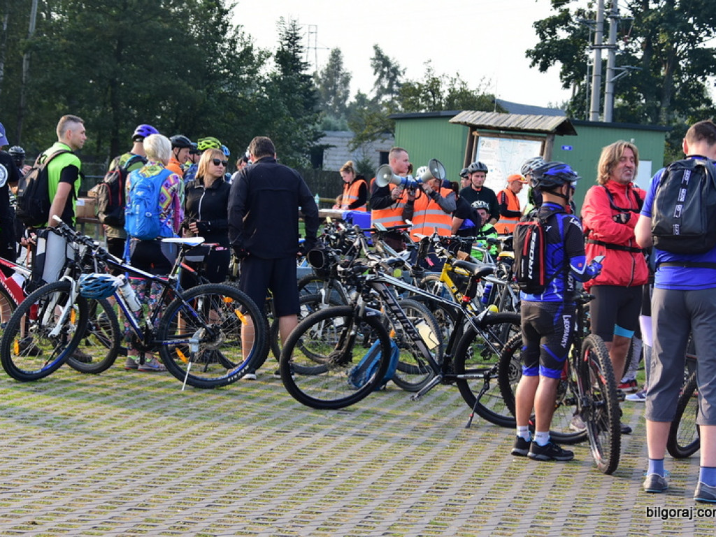 Kilkuset rowerzystów na szlaku 