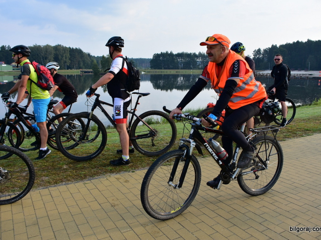 Kilkuset rowerzystów na szlaku 
