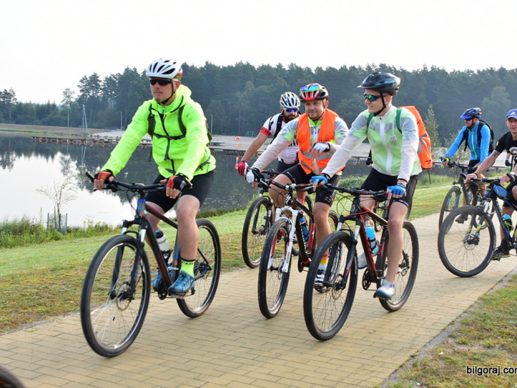 Kilkuset rowerzystów na szlaku 