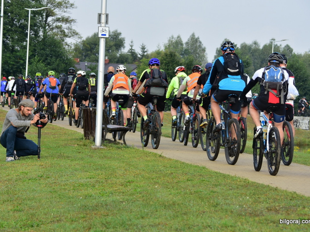 Kilkuset rowerzystów na szlaku 