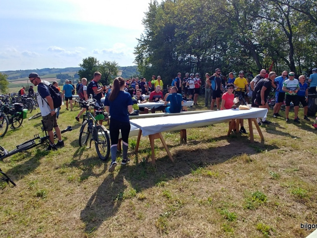 Kilkuset rowerzystów na szlaku 