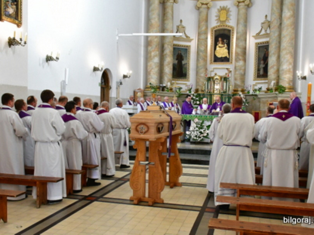 Msza święta żałobna za księdza Romana Kulczyckiego (FOTO)