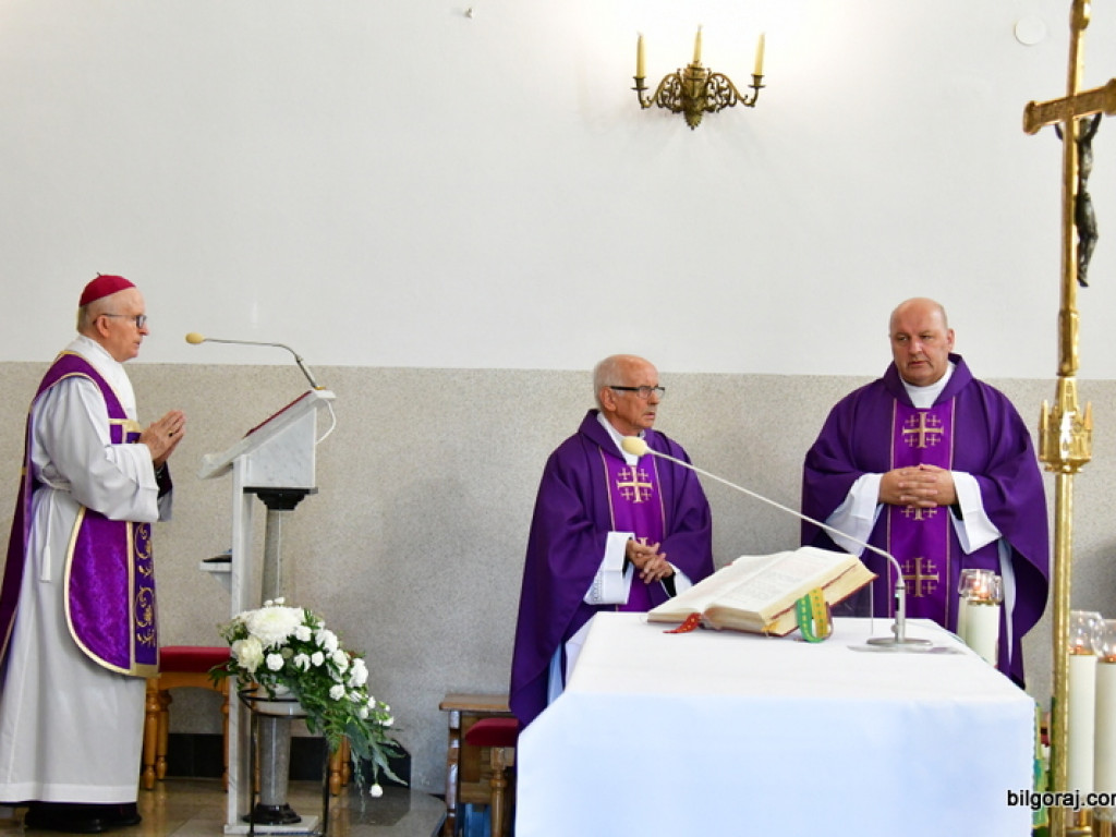 Msza święta żałobna za księdza Romana Kulczyckiego (FOTO)